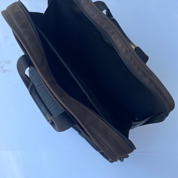 TUMI brown nylon large screen laptop case 17” - Picture 6 of 11